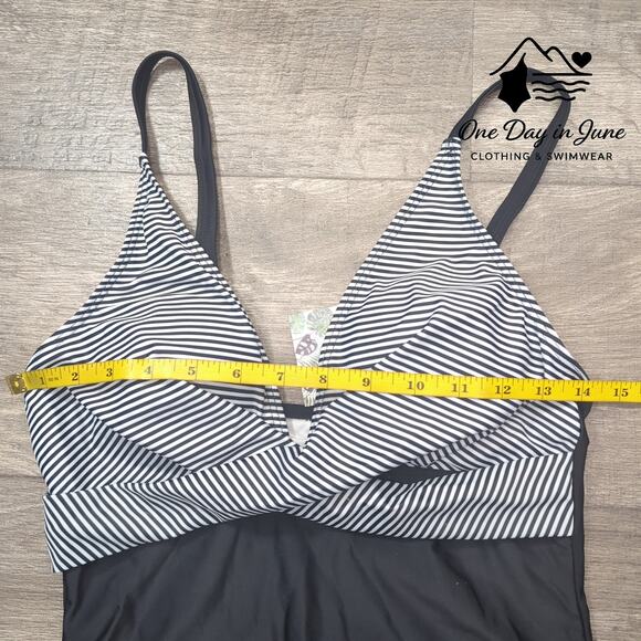 B2prity Cross Front V Neck One Piece Swimsuit Size S - Picture 5 of 7